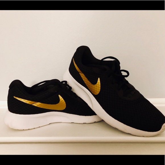 yellow nike tanjun